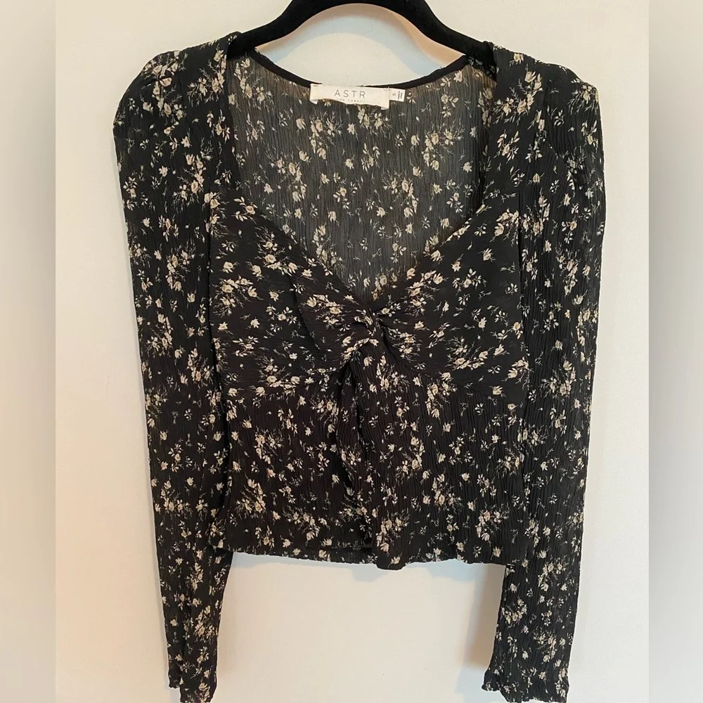 ASTR The Label Twist Front Top - Picture 4 of 7